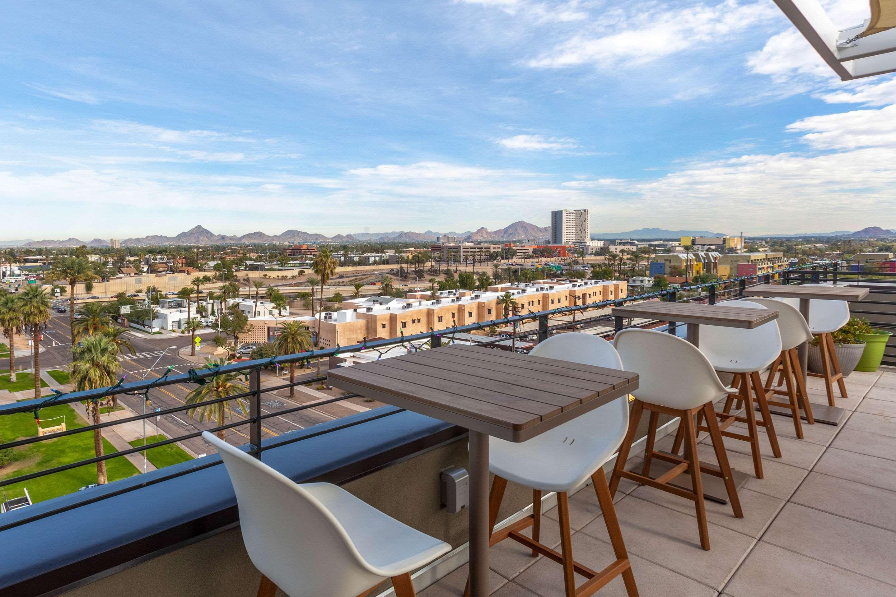 Cambria Hotel Downtown Phoenix Exterior photo